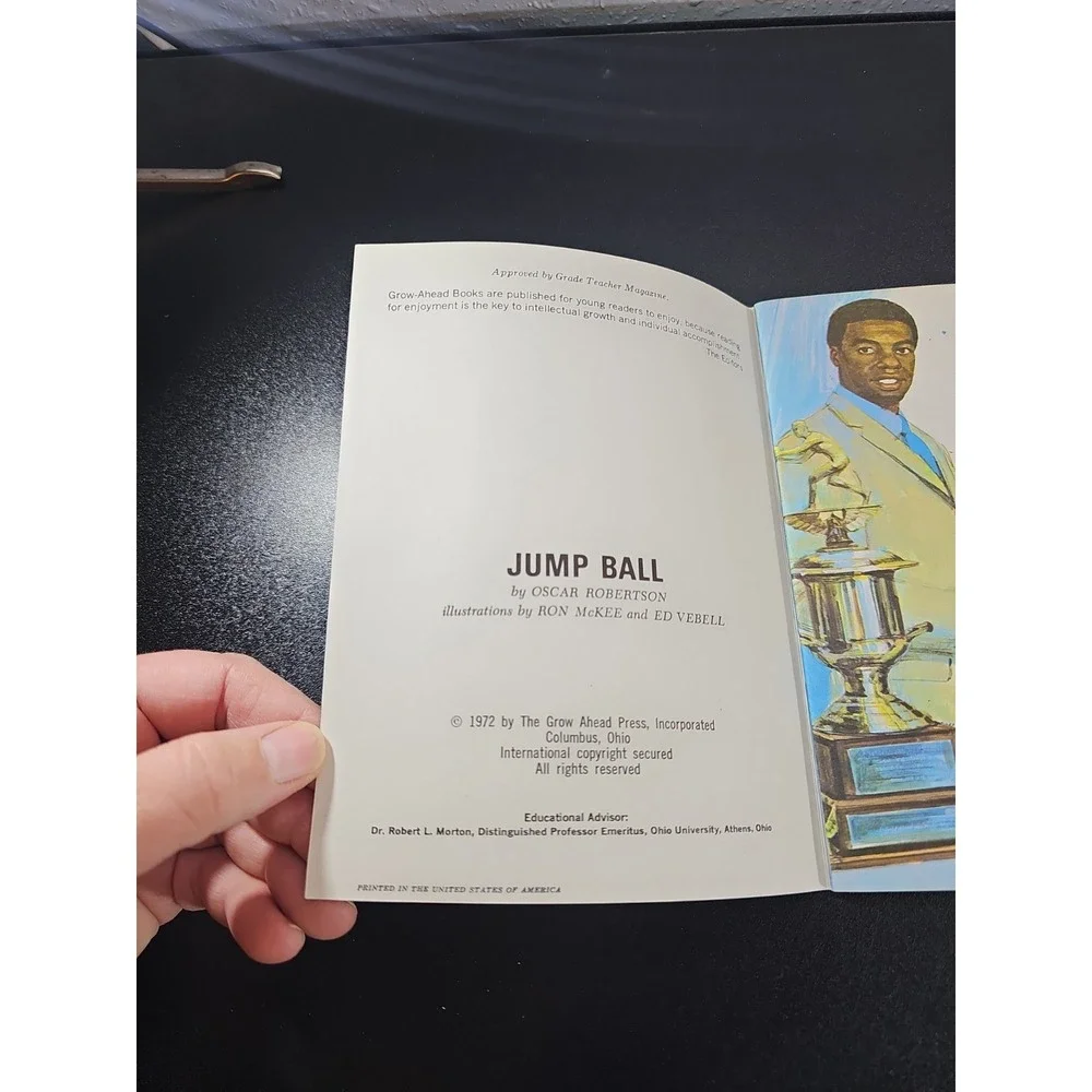 1969 Oscar Robertson Cincinnati Royals Jump Ball‎ booklet  Grow Ahead Books TWA